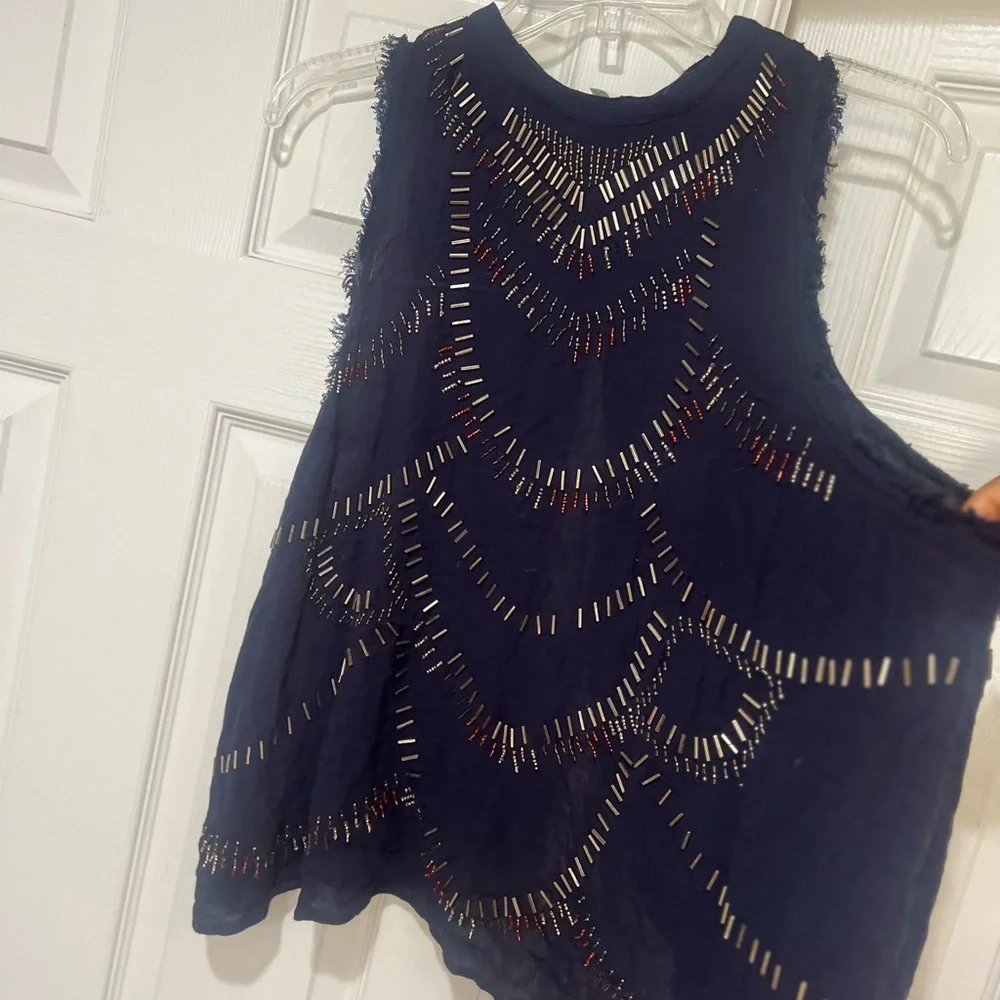 Free People Navy Laser-Cut Sleeveless Tank top open back
Medium boho beach chic - Picture 7 of 15
